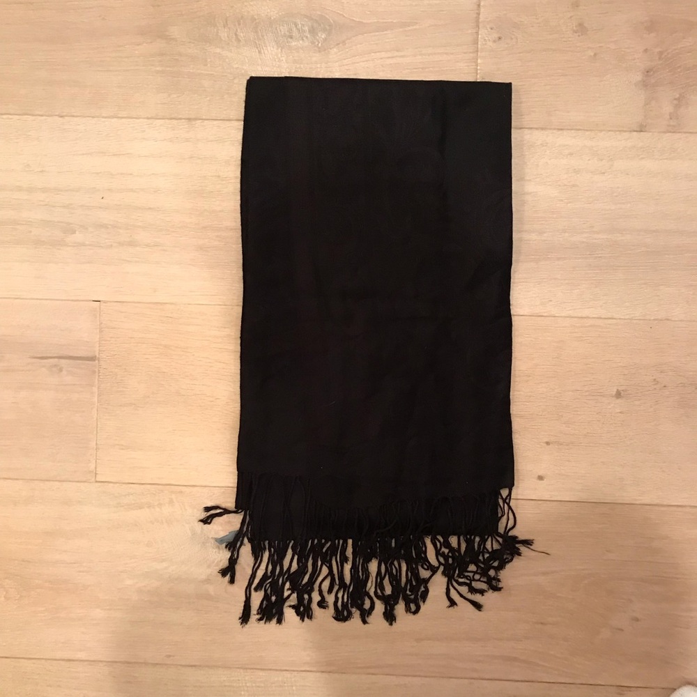 Black Scarf 🧣